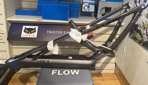 New frameset cube - new, stereo