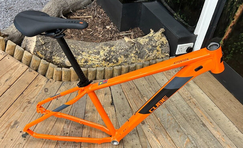 Cube attention orange black - cube,